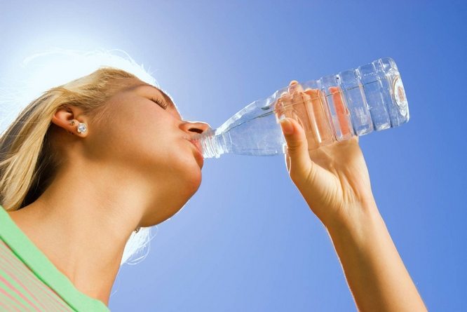 Употребление большого количества воды Употребление воды